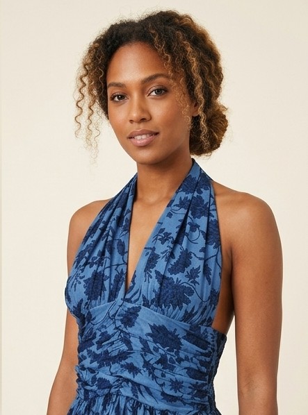 Vestido Largo Azul Midi/Maxi Escote, Halter y Espalda Descubierta. Estampado Floral - Imagen 2