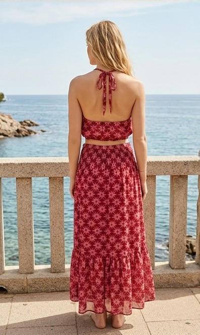 Conjunto Floral Dos Piezas: Top Halter y Falda Larga con Estampado Floral en Rojo y Rosa - Imagen 3