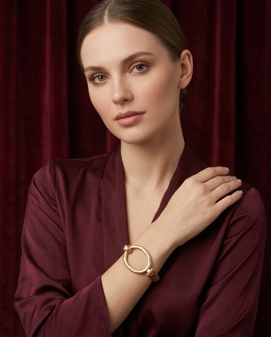 Pulsera Brazalete Orgánico con Eslabón Oval (Acabado Mate Dorado) - Imagen 3