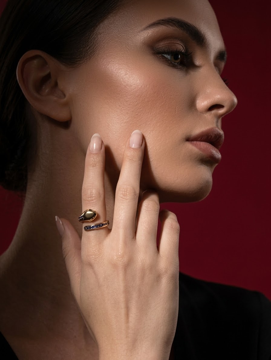Anillo Abierto de Serpiente en Acero Inoxidable Dorado con Cristales Azules - Imagen 2