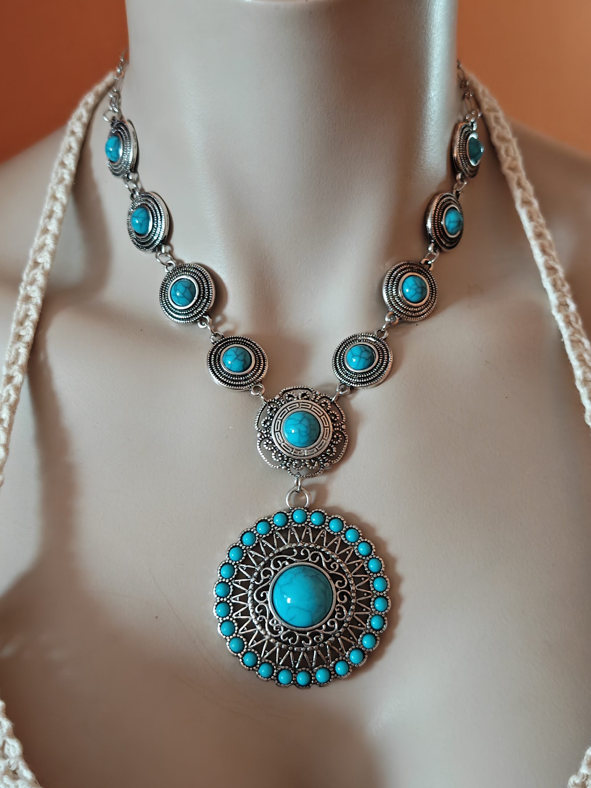 Conjunto de Collar y Pendientes Boho Chic con Turquesas Sintéticas en Acero Inoxidable - Imagen 3