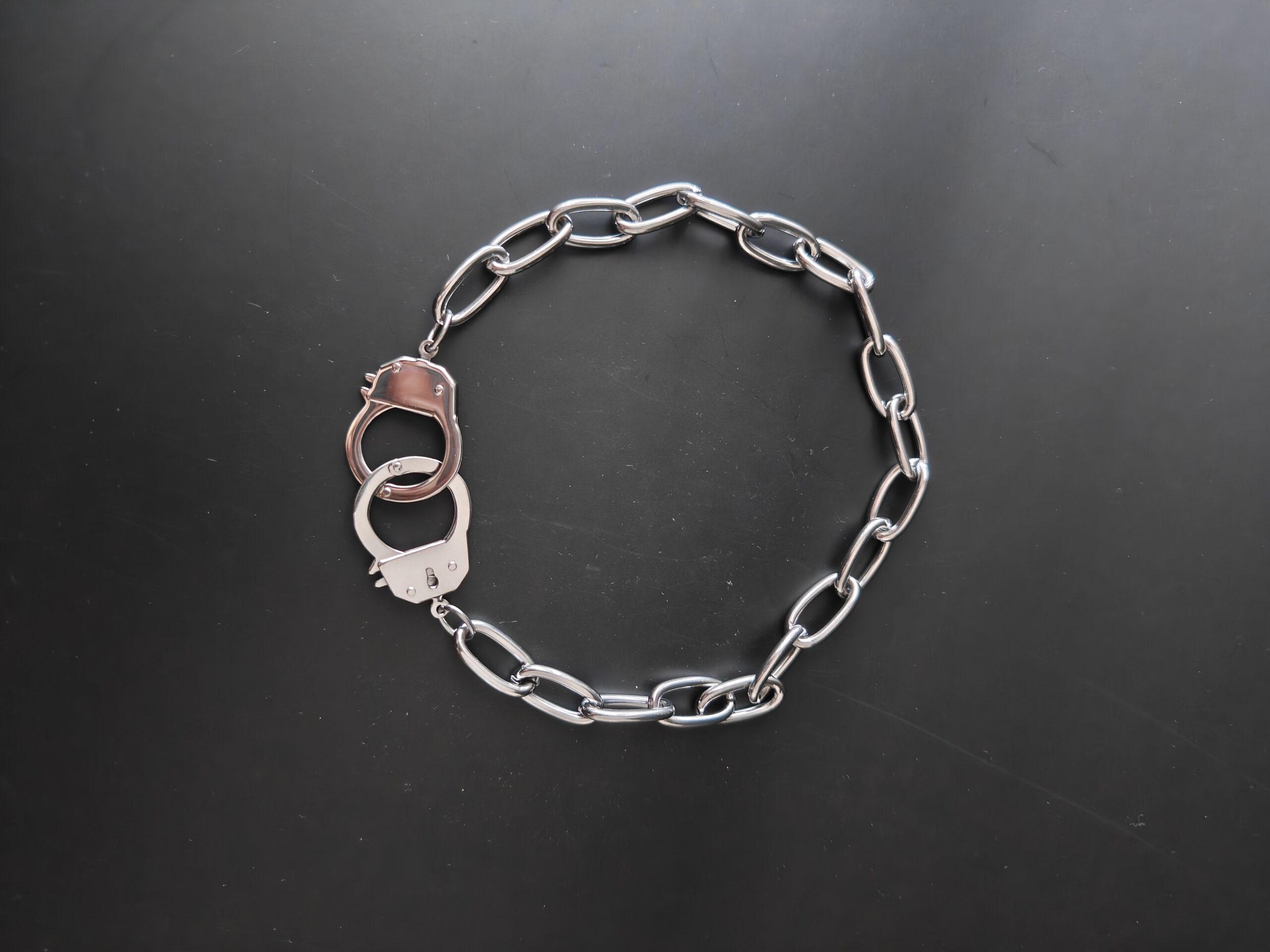 Collar de Cadena Gruesa con Dije de Esposas (Estilo Punk / Grunge) - Imagen 6