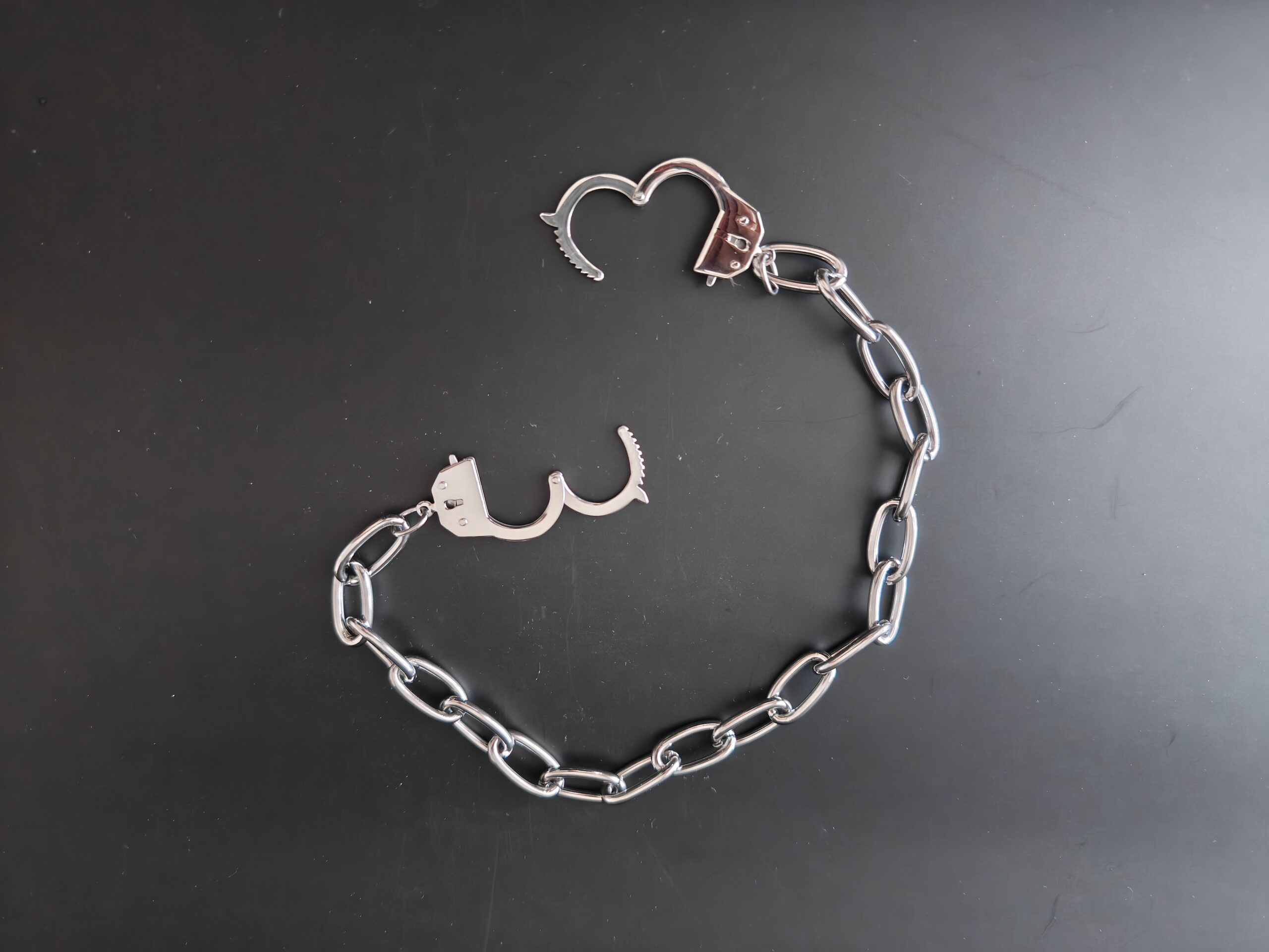 Collar de Cadena Gruesa con Dije de Esposas (Estilo Punk / Grunge) - Imagen 5