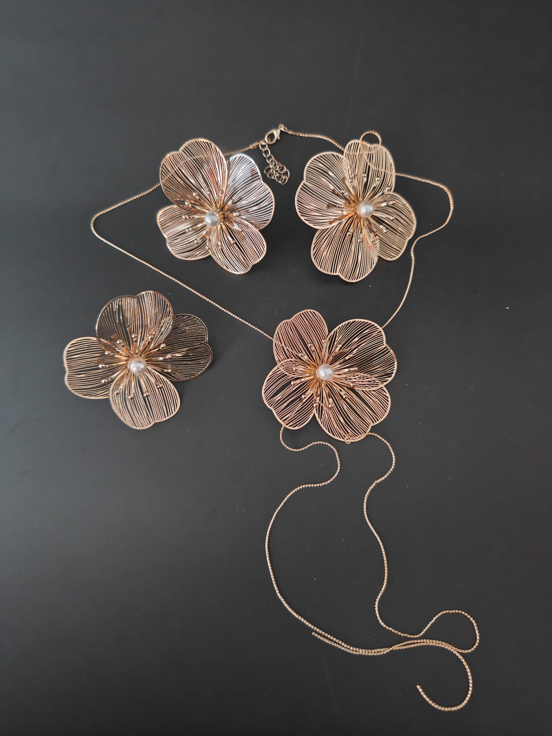 Juego de Joyas Floral Calado – Gargantilla, Anillo y Pendientes Maxi - Imagen 2