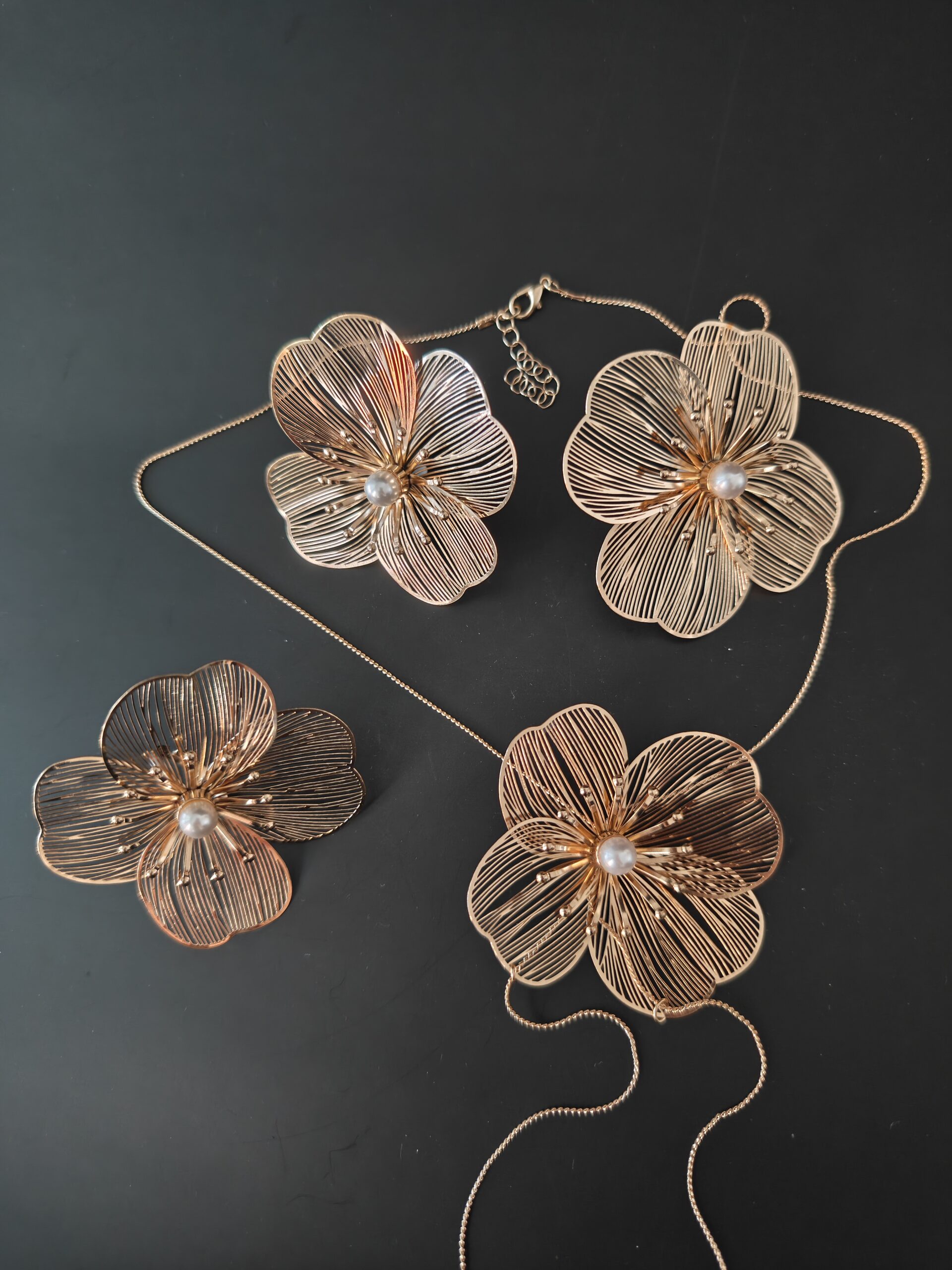Juego de Joyas Floral Calado – Gargantilla, Anillo y Pendientes Maxi - Imagen 6