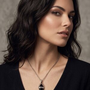 Elegante Collar con Colgante de Obsidiana Negra y Cadena de Plata de Ley 925
