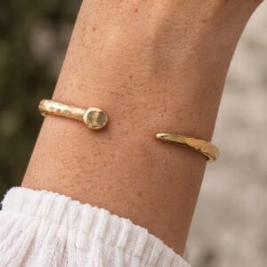 Pulsera clavo dorado