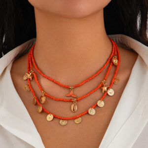 Collar Multicapa Boho en Tono Coral con Cuentas y Dijes Marinos