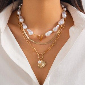Collar Multicapa Estilo Boho Playero con Abalorios y Colgantes Marinos