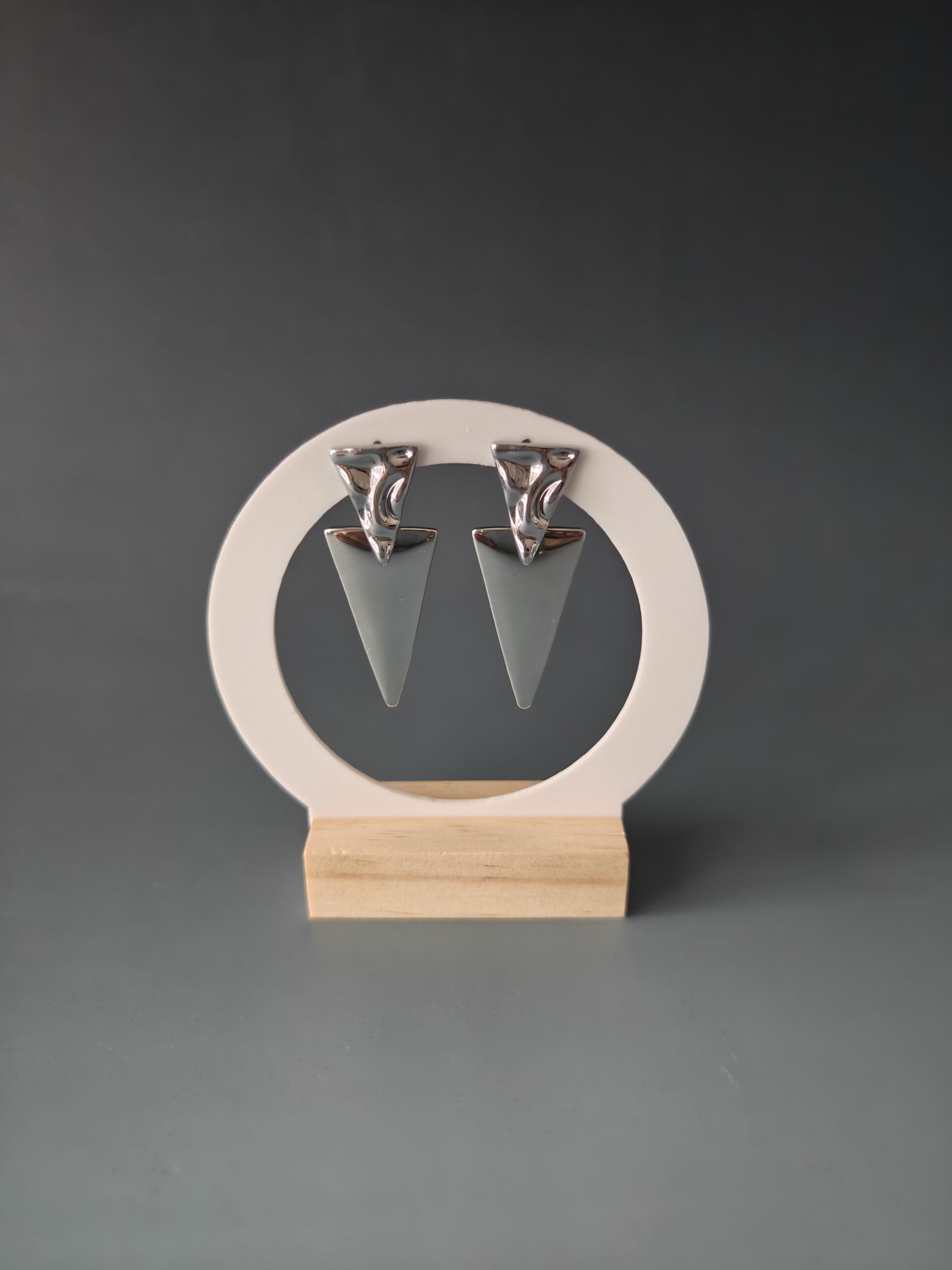 Pendientes Triangulares de Acero Inoxidable con Acabado Efecto Vidrio - Imagen 4