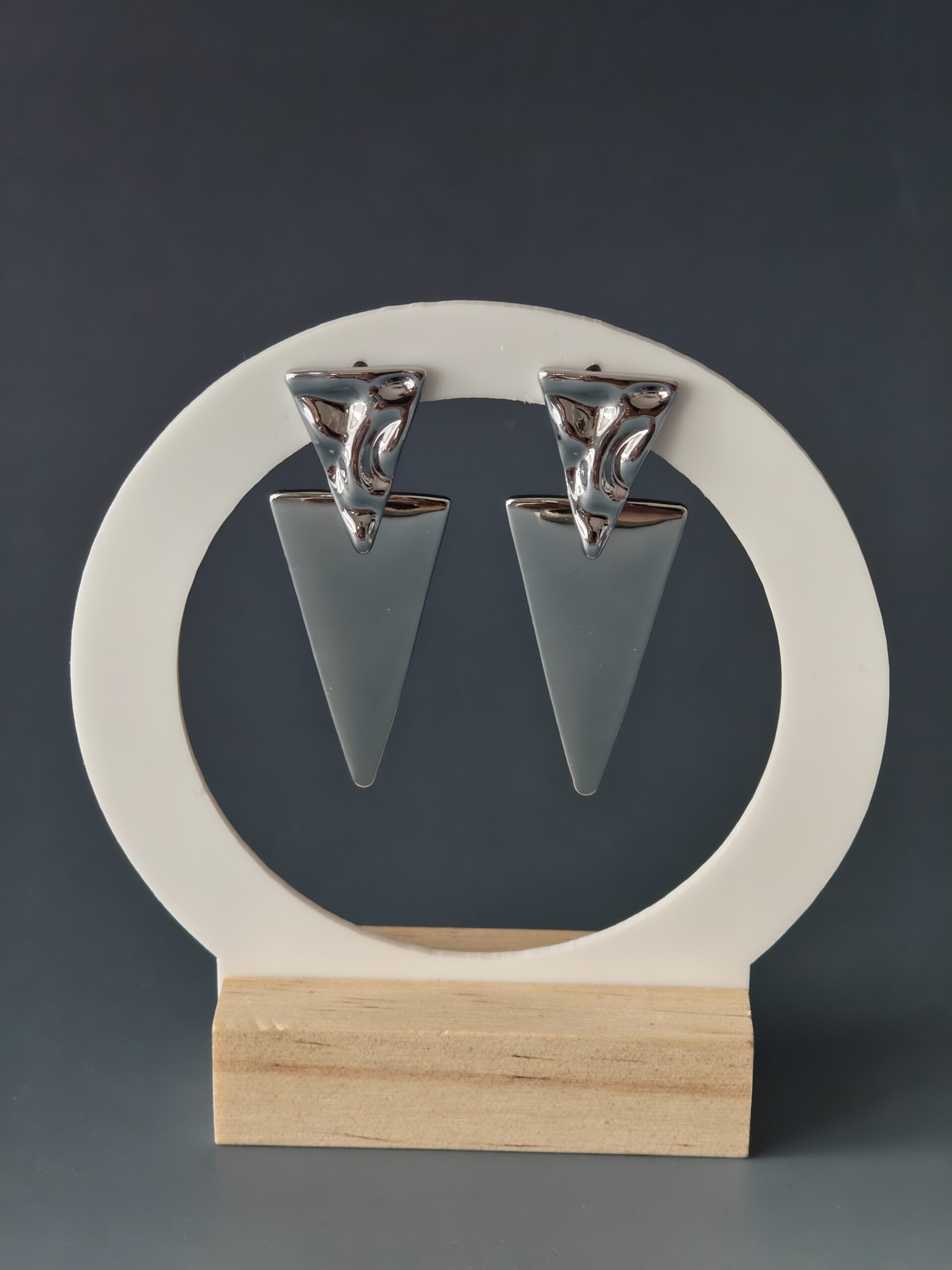 Pendientes Triangulares de Acero Inoxidable con Acabado Efecto Vidrio - Imagen 2