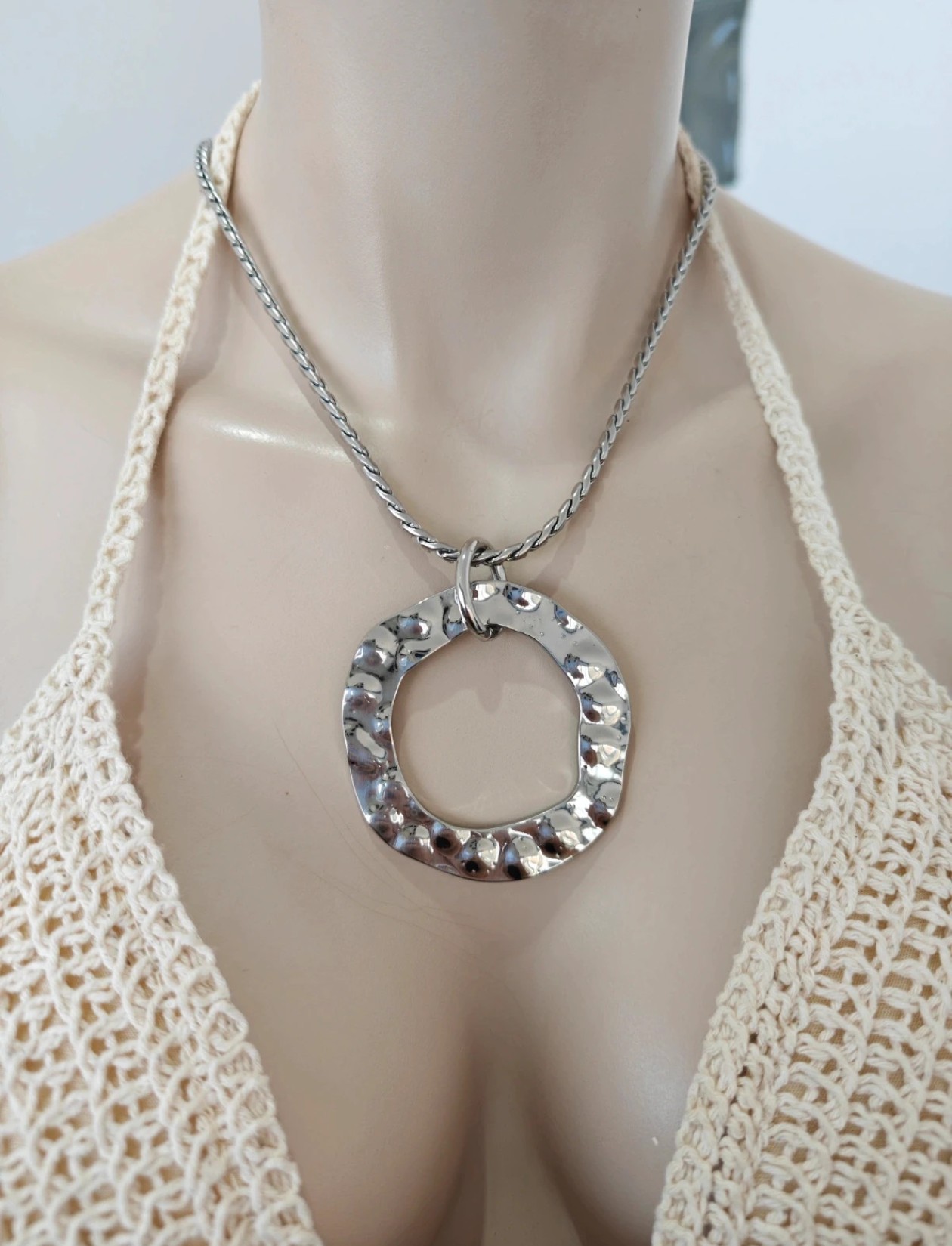Collar de Acero Inoxidable con Colgante Aro Martillado - Imagen 9