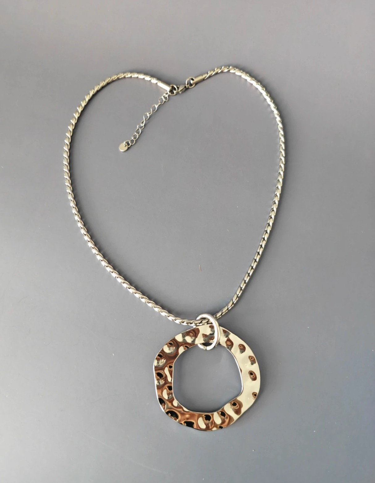 Collar de Acero Inoxidable con Colgante Aro Martillado - Imagen 12
