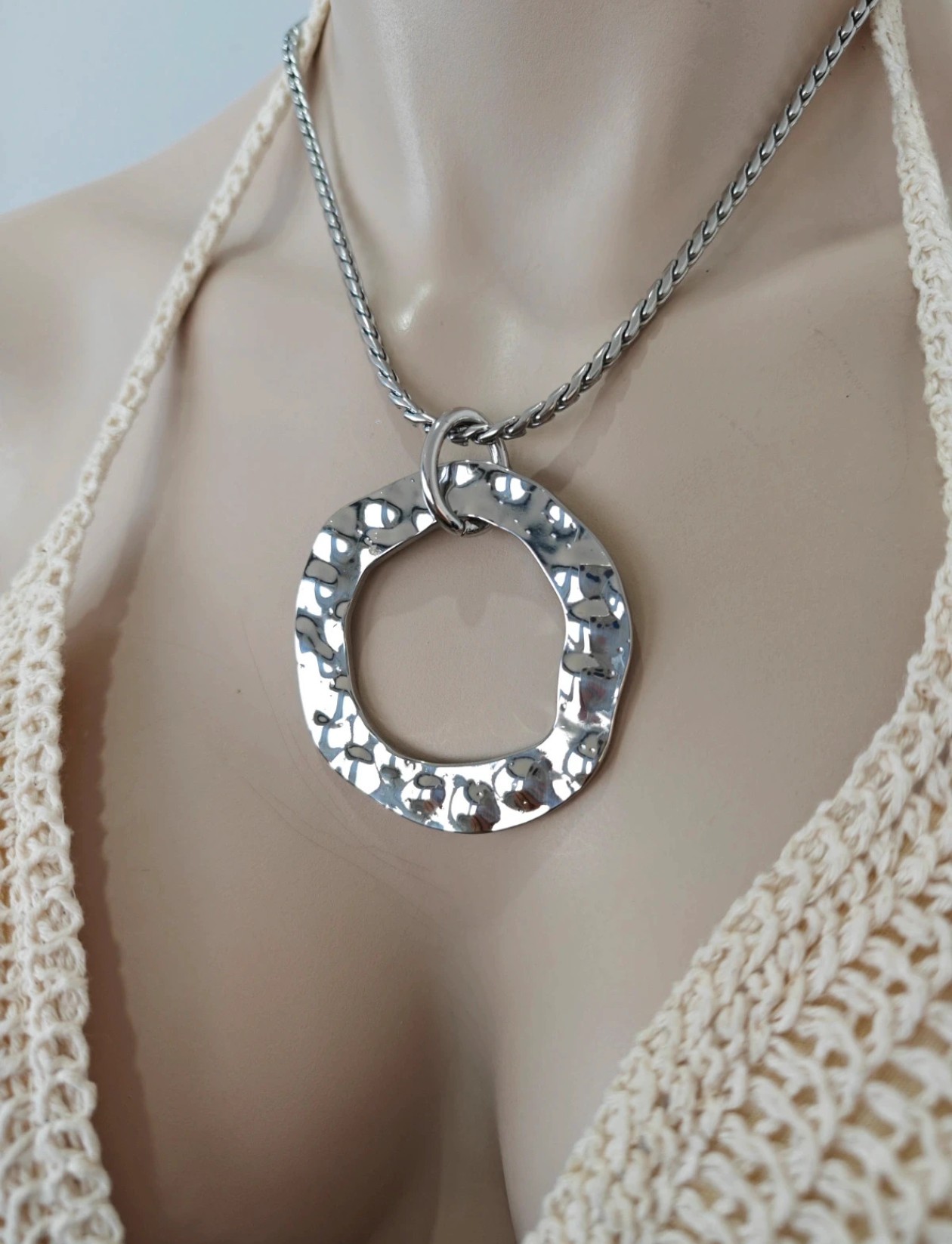 Collar de Acero Inoxidable con Colgante Aro Martillado - Imagen 2